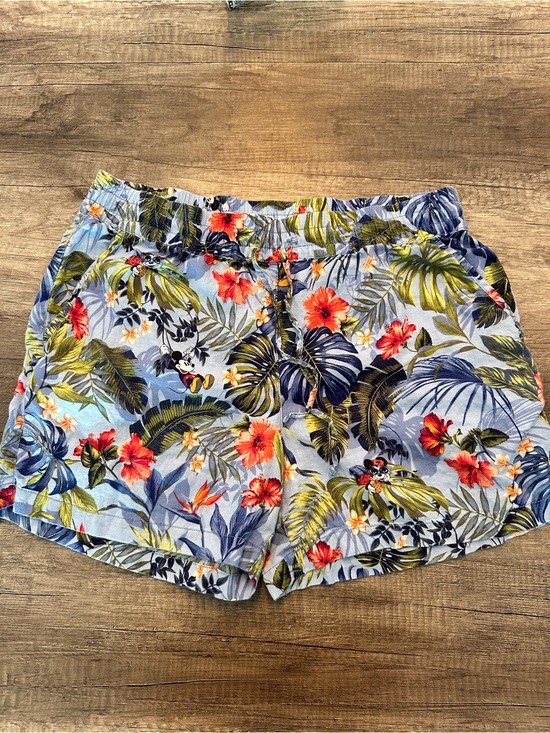 Disney Pants - Disney & Tommy Bahama Women’s Tropical Floral Pull-On Shorts